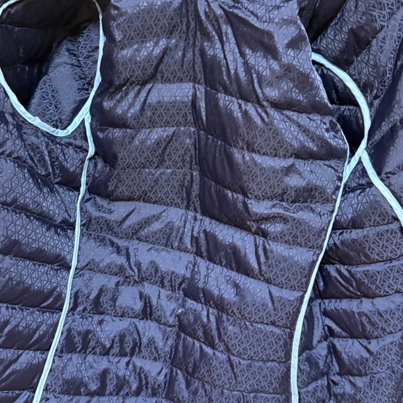 Vineyard Vines Women’s Puffer Jacket Size Medium - Picture 7 of 10